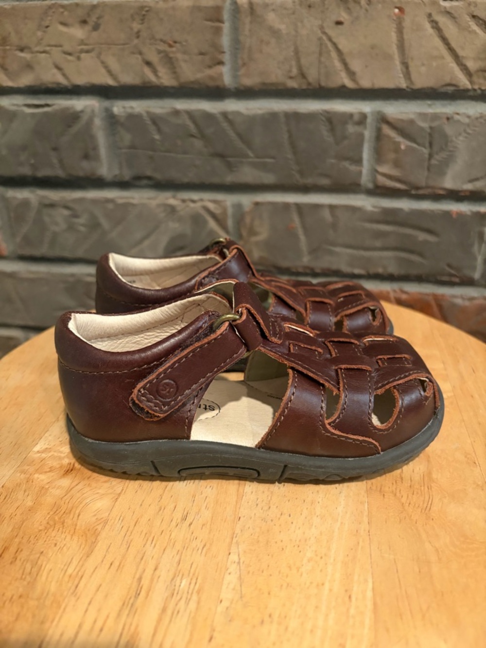 Stride Right Harper Little Boys Fisherman Sandal Brown Leather Size 7M